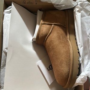 Ugh classic ultra mini never been worn